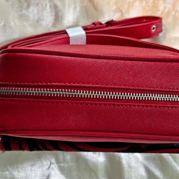 CROSSBODY, LEATHER, ANIMAL HAIR PRINT ON FLAP, RED, REMOVABLE/ADJUSTABLE BUCKLE - Picture 6 of 16